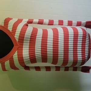 Pink Republic Coral And Cream Striped V-Neck in Size Medium